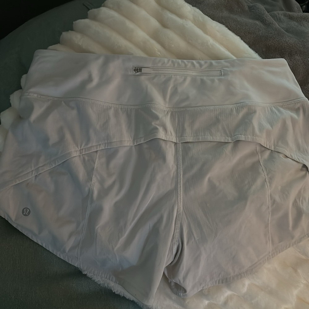Lululemon women’s white shorts size 12, very good condition